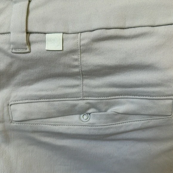 Lululemon Men’s Oxford Commission Shorts 9”